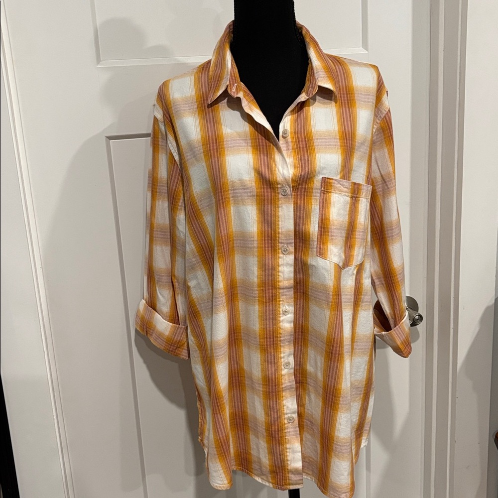Universal Thread NWT  Tan Plaid Shirt